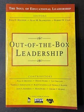Out-of-the-Box Leadership *Like new*